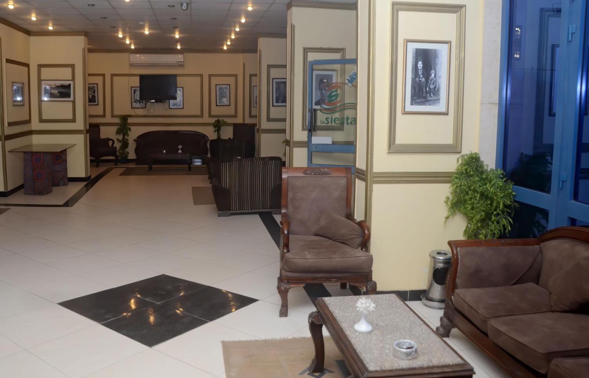 New Siesta & Hotel *